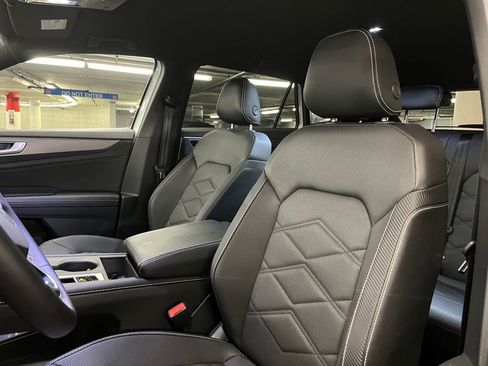 Used 2025 Volkswagen Atlas Cross Sport SE image 19