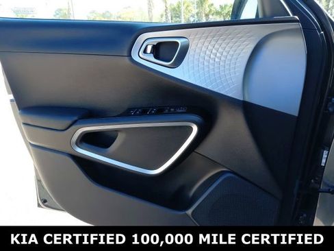 Certified 2025 Kia Soul LX image 19