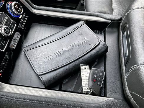 Used 2021 GMC Yukon Denali w/ Denali Ultimate Package image 36