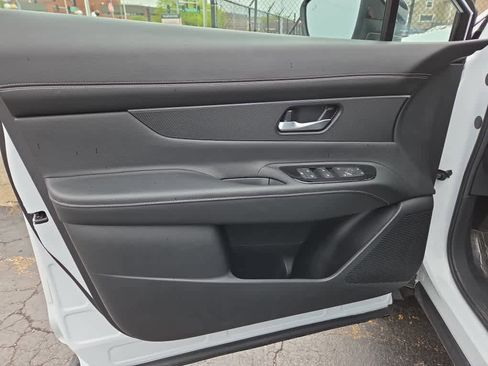 Used 2025 Nissan Murano SV AWD/4WD image 18