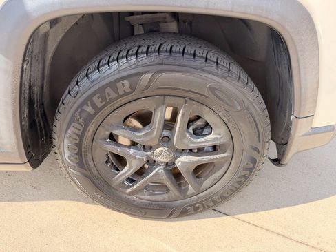 Used 2019 Jeep Compass Sport FWD image 31