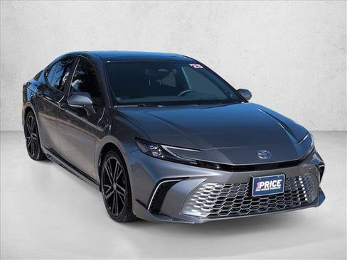 Used 2025 Toyota Camry XSE image 3