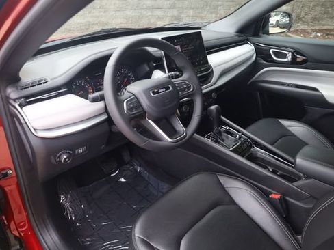 Used 2025 Jeep Compass Limited AWD/4WD image 10