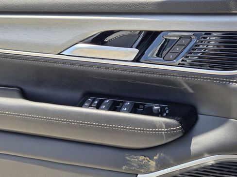 New 2025 Jeep Wagoneer L Series II w/ Premium Group I image 21