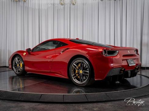 Used 2018 Ferrari 488 GTB RWD image 12
