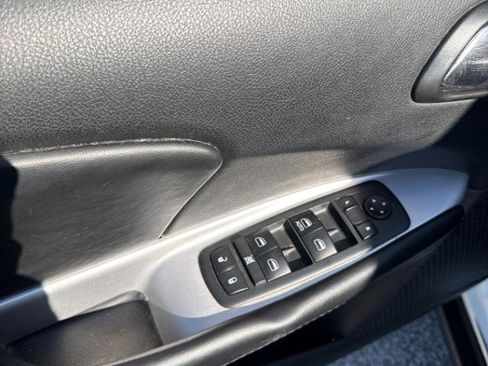 Used 2018 Dodge Journey SXT w/ Premium Group image 5