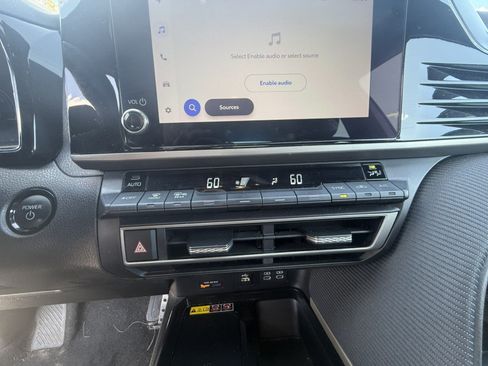 Used 2025 Toyota Camry SE FWD image 13