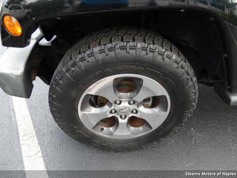 Used 2017 Jeep Wrangler Unlimited Sahara w/ Connectivity Group image 18