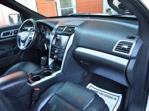 Used 2013 Ford Explorer XLT AWD/4WD image 17