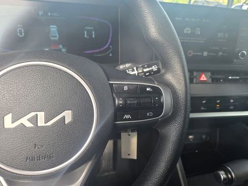 Used 2025 Kia Sportage LX AWD/4WD image 15