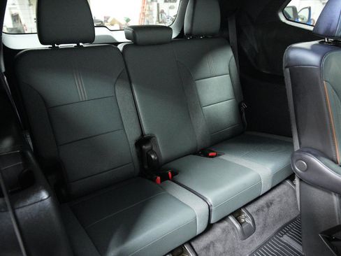 Used 2025 GMC Acadia AT4 image 17