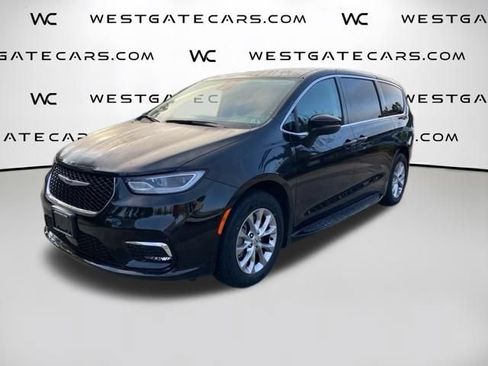 Used 2023 Chrysler Pacifica Touring-L AWD/4WD image 1