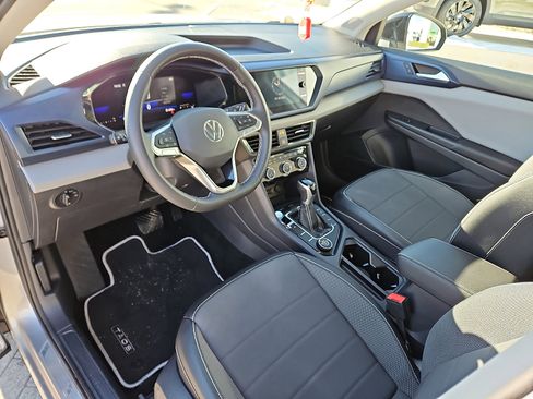 Certified 2023 Volkswagen Taos SE w/ Panoramic Sunroof Package image 11