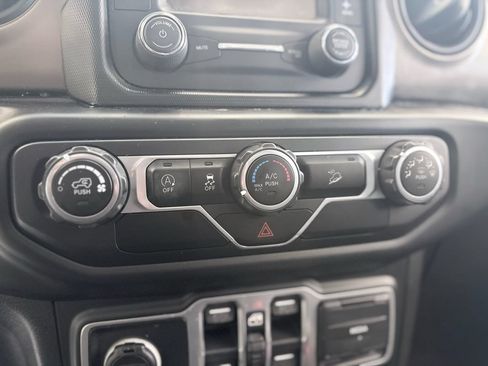 Used 2018 Jeep Wrangler Unlimited Sport S AWD/4WD image 29