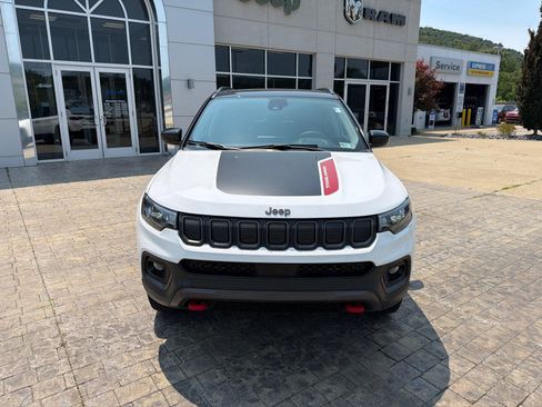 Used 2022 Jeep Compass Trailhawk w/ Sun and Sound Group AWD/4WD image 3