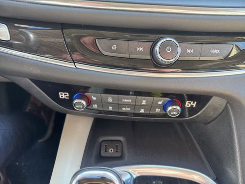 Used 2018 Buick Enclave Premium AWD/4WD image 17