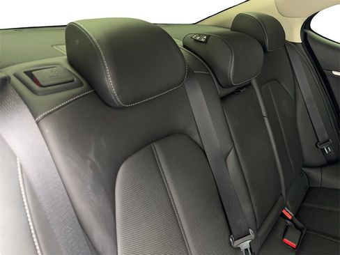 Used 2025 Genesis G70 2.5T image 40