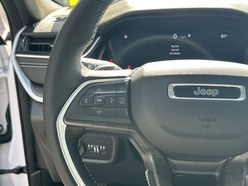 Used 2024 Jeep Grand Cherokee Limited w/ Black Appearance Package AWD/4WD image 27