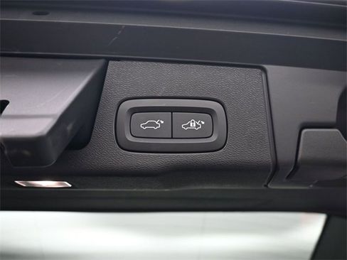 Used 2022 Volvo XC60 B6 Inscription w/ Advanced Package image 32