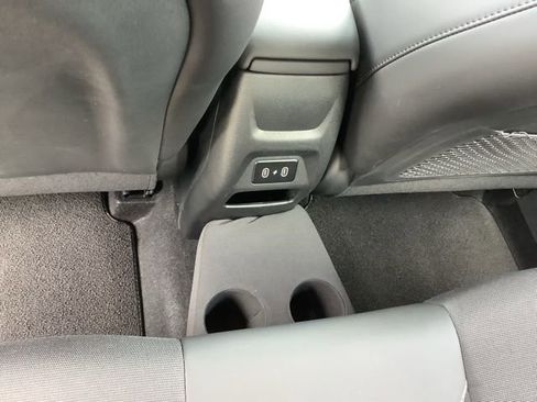 Used 2025 Hyundai Venue Limited image 25