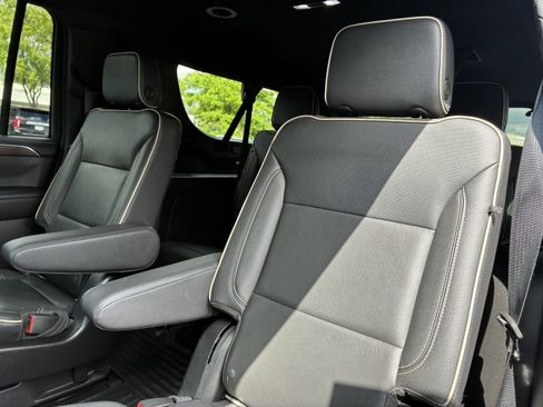 Used 2022 Chevrolet Suburban Premier RWD image 10