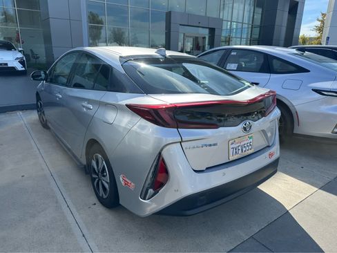 Used 2017 Toyota Prius Prime Advanced w/ Carpet Mat Package FWD image 4