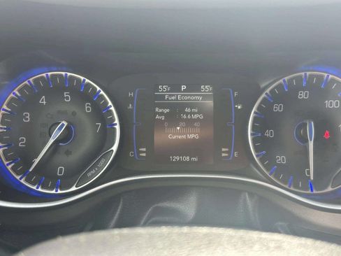 Used 2018 Chrysler Pacifica Touring-L FWD image 26