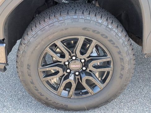 Used 2024 GMC Sierra 1500 Elevation w/ X31 Off-Road Package AWD/4WD image 15