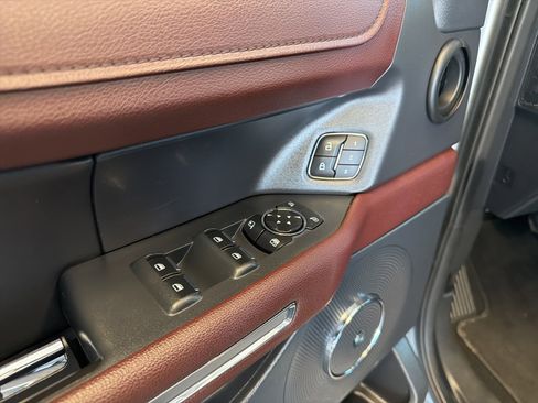 Used 2024 Ford Expedition Limited AWD/4WD image 19