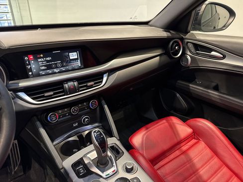 Used 2023 Alfa Romeo Stelvio Veloce image 19