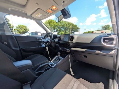 Used 2025 Hyundai Venue SEL FWD image 29