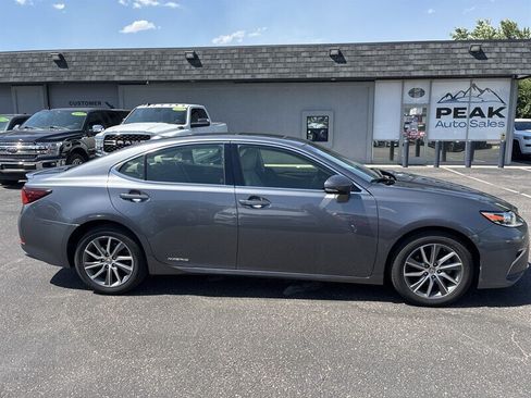 Used 2017 Lexus ES 300h w/ Navigation System Package FWD image 8
