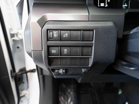Certified 2025 Toyota Tacoma SR5 AWD/4WD image 12
