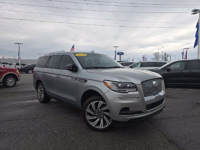 Used 2023 Lincoln Navigator Reserve AWD/4WD image 1