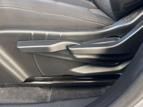 Used 2025 Chevrolet Equinox LT image 23