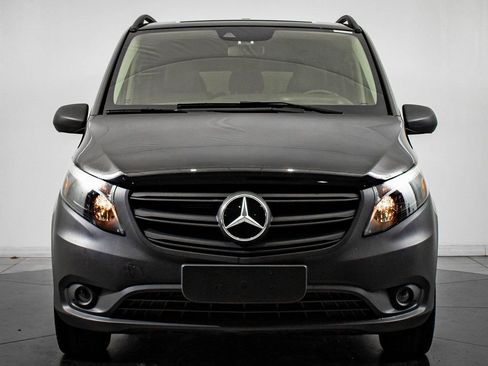 Used 2023 Mercedes-Benz Metris Passenger image 2