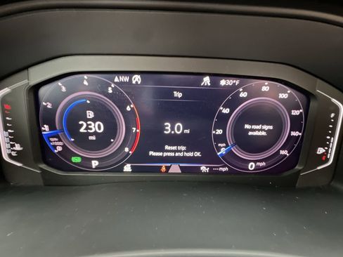 Used 2020 Volkswagen Atlas Cross Sport SEL image 12