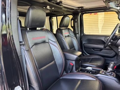 Used 2019 Jeep Wrangler Unlimited Rubicon w/ Dual Top Group AWD/4WD image 28