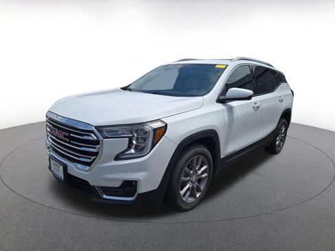 Used 2024 GMC Terrain SLT AWD/4WD image 2