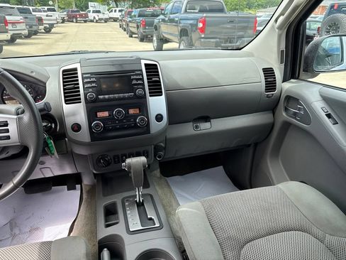 Used 2014 Nissan Frontier SV w/ SV Value Truck Package AWD/4WD image 10