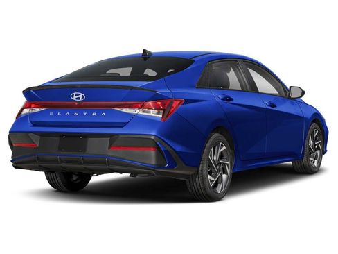 Used 2025 Hyundai Elantra Sport FWD image 2