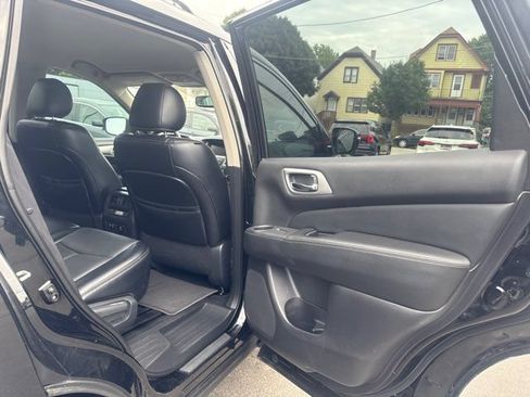 Used 2020 Nissan Pathfinder SL FWD image 14