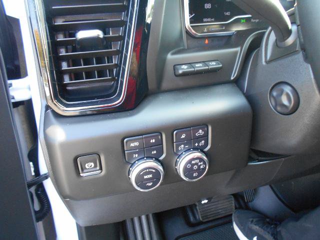 Used 2025 GMC Sierra 1500 AT4 w/ AT4 Premium Package AWD/4WD image 14