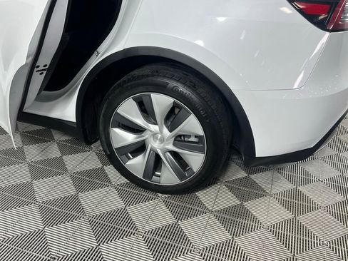 Used 2023 Tesla Model Y Long Range image 27