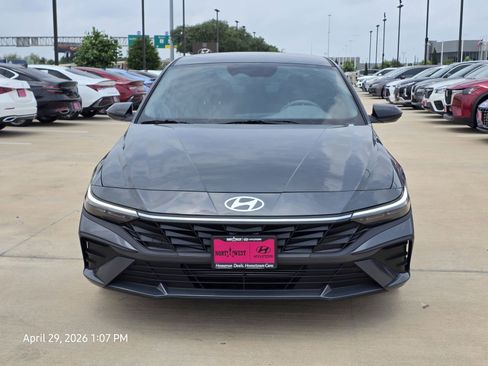 Certified 2025 Hyundai Elantra Sport FWD image 4