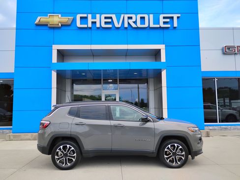 Used 2023 Jeep Compass Limited AWD/4WD image 5