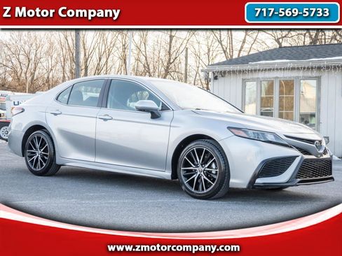 Used 2024 Toyota Camry SE image 1