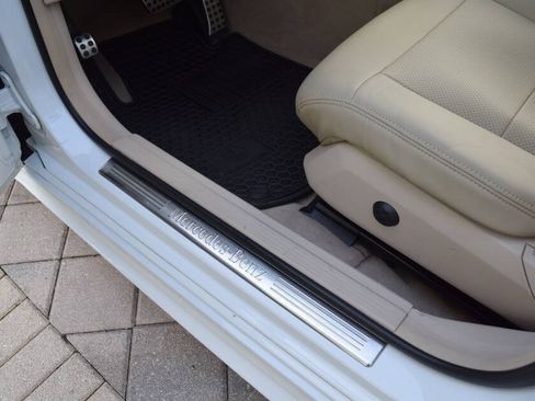 Used 2014 Mercedes-Benz E 350 4MATIC Sedan image 40