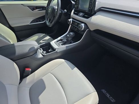 Used 2020 Toyota RAV4 XLE Premium image 12