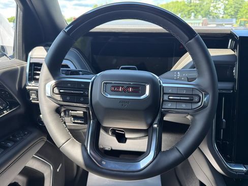 New 2026 GMC Yukon Elevation w/ Elevation Premium Package AWD/4WD image 17
